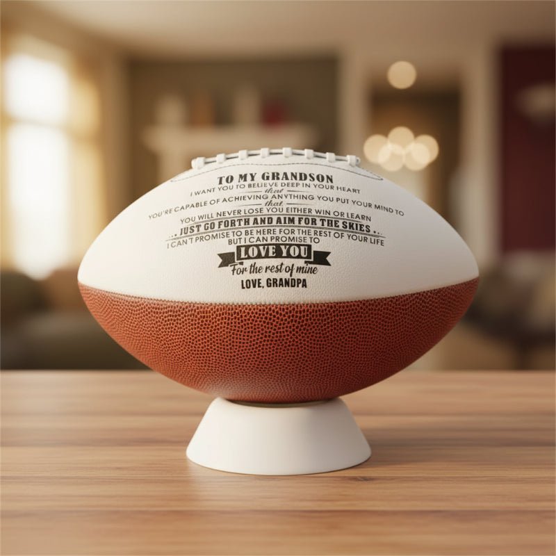 GRIDIRONFORCE American Football, maschinengenäht, für Erwachsene & Vereine, in Detailansicht.