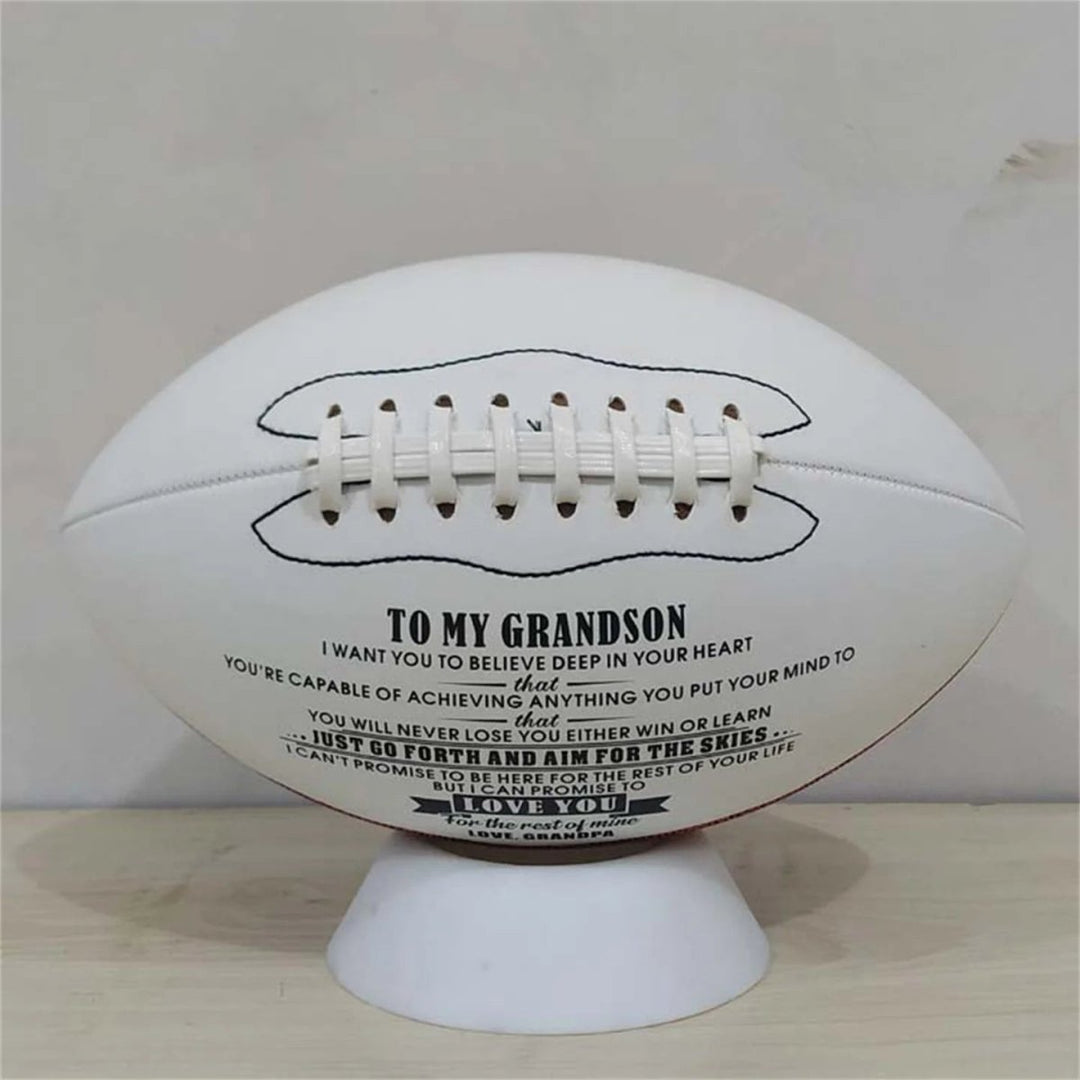 Griffiger GRIDIRONFORCE American Football für perfekte Pässe, maschinengenäht, ideal für Sportvereine.