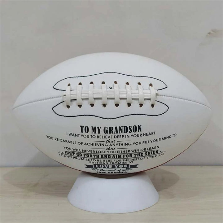 Griffiger GRIDIRONFORCE American Football für perfekte Pässe, maschinengenäht, ideal für Sportvereine.