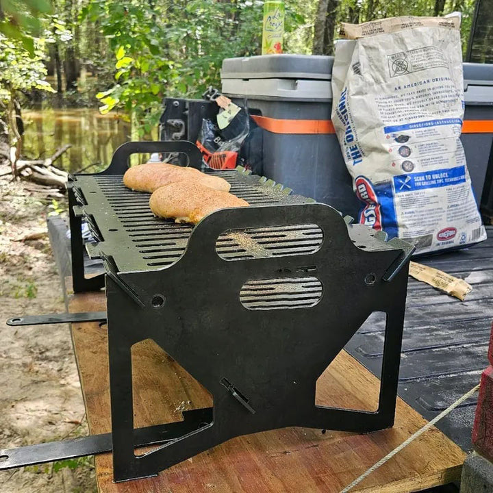 GrillFix Compact, tragbarer Faltgrill aus Edelstahl für Camping, Picknick & Balkon. Schnell aufgebaut.
