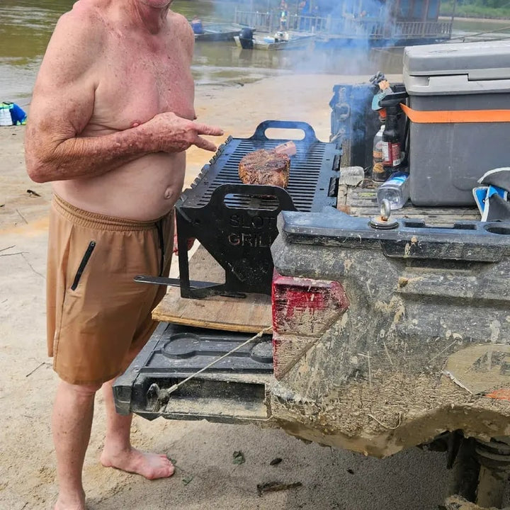Eleganter GrillFix Compact Faltgrill aus hochwertigem Edelstahl. Perfekt für mobiles Grillen unterwegs.