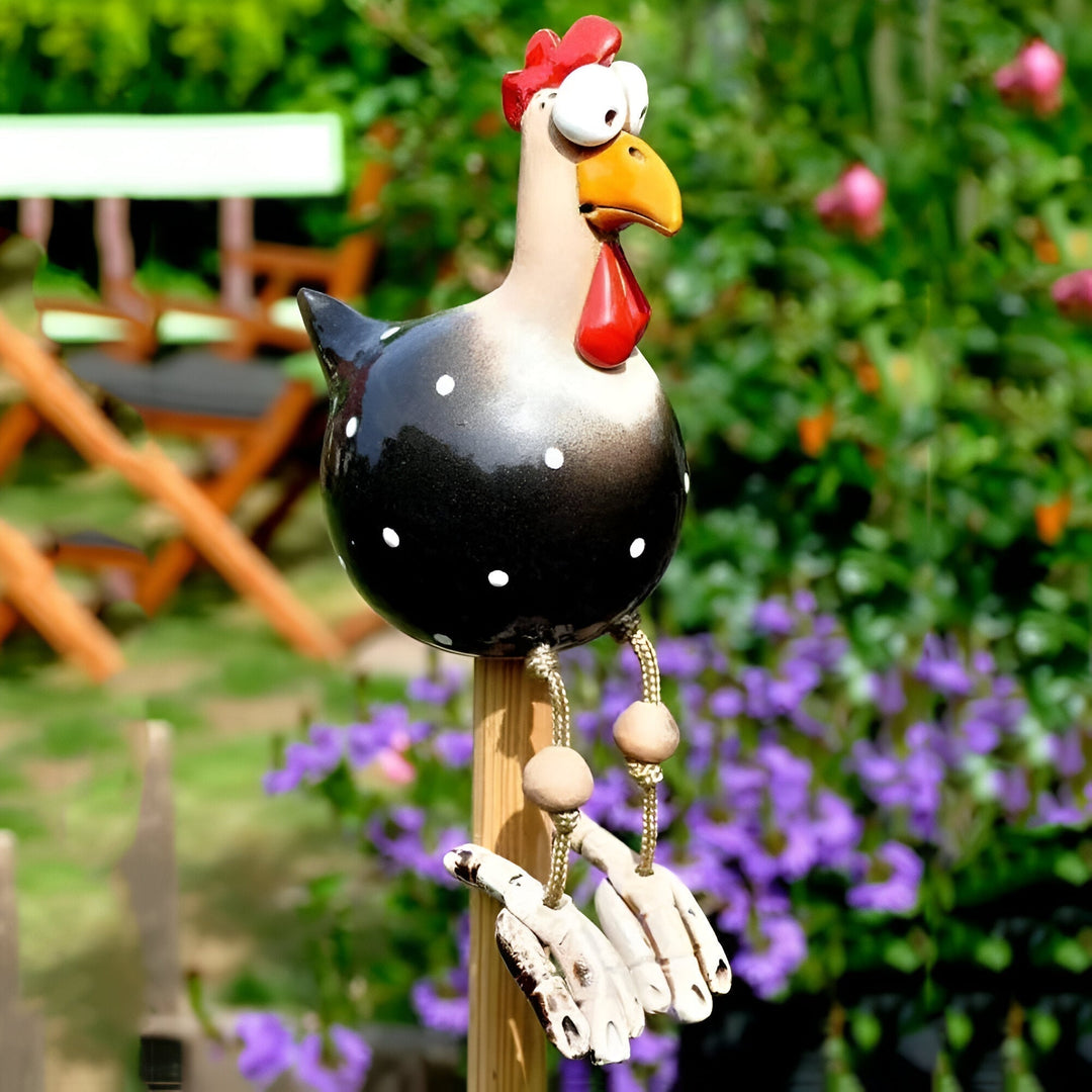 Hochwertige Harz Huhn Statue, wetterfest und langlebig für alle Gartenbereiche.