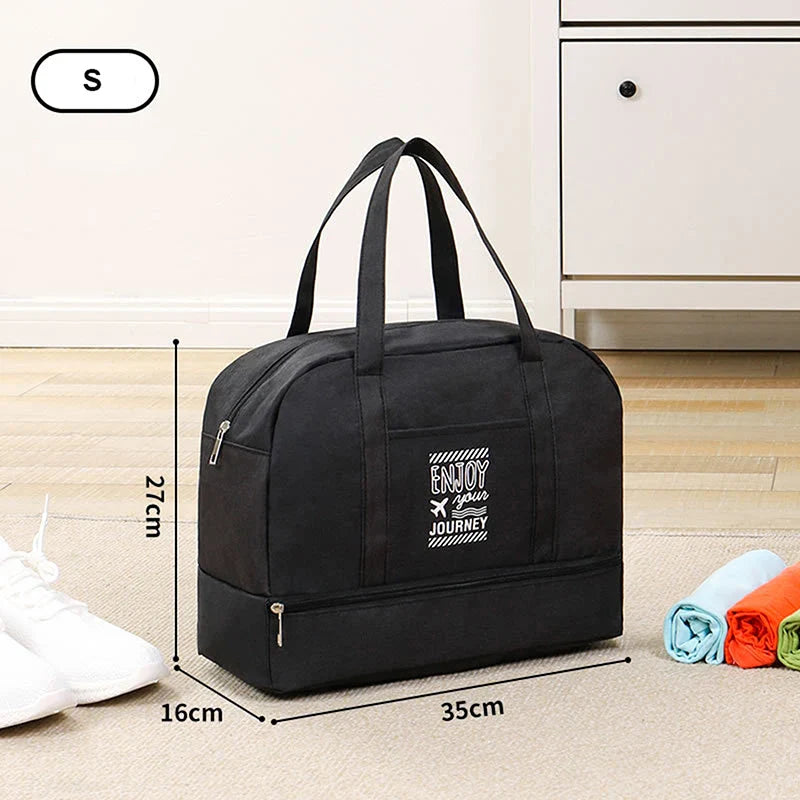 Kompakt gefaltete Damen-Reisetasche, groß. Spart Platz & ist sofort bereit für spontane Kurzreisen.