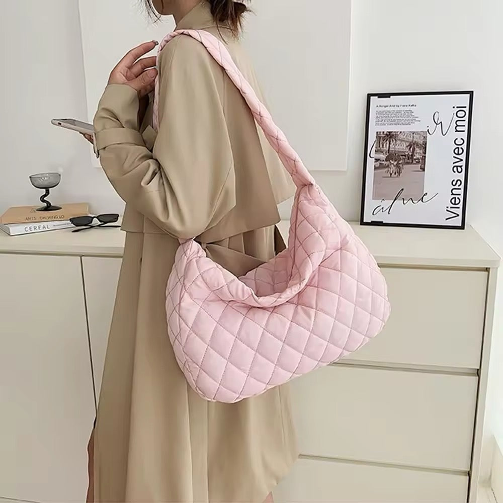 Rosa Damen Puffer Umhängetasche, groß & gesteppt, wasserdicht, perfekt für Freizeit, Sport & Reisen.