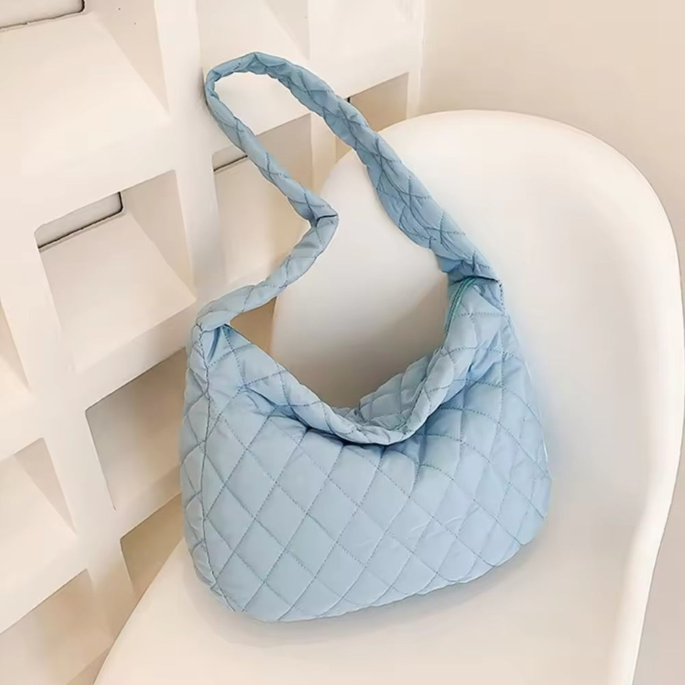 Offwhite Damen Puffer Schultertasche, groß, gesteppt & wasserdicht, stilvoll für Büro, Shopping & Alltag.