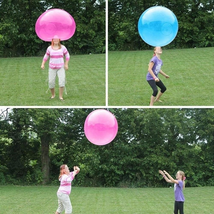 Erwachsene haben Spaß beim Hüpfen und Spielen mit dem robusten Bubble-Ball im Freien; tolles Gartenspiel für Familie.