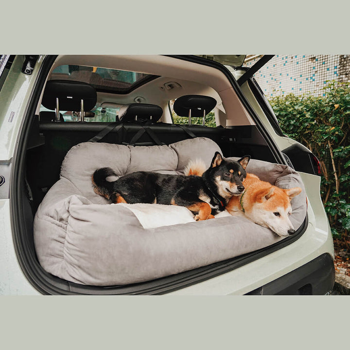 Hundeautositz in modernem Design mit Gurten & gemütlicher Polsterung. Autozubehör Hund.