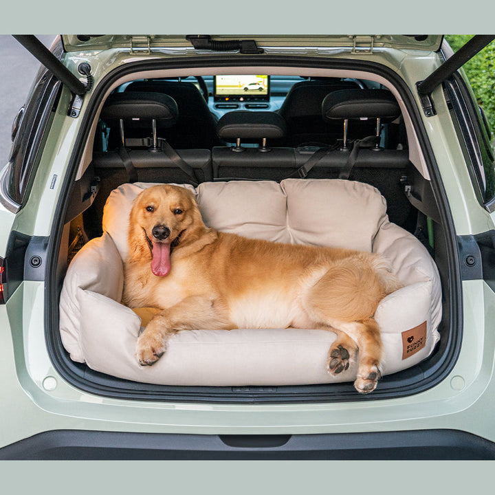 Hundeautositz, weich gepolstert & mit stabilen Gurten. Perfektes Autozubehör für große Rassen.