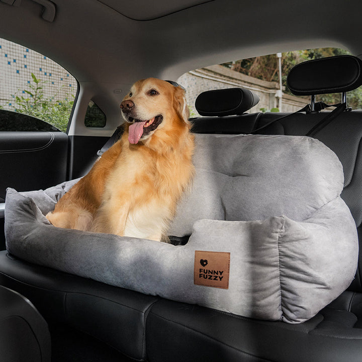 Praktischer Hundeautositz mit Gurten & Polsterung. Schützt Ihr Auto & bietet Tierkomfort.