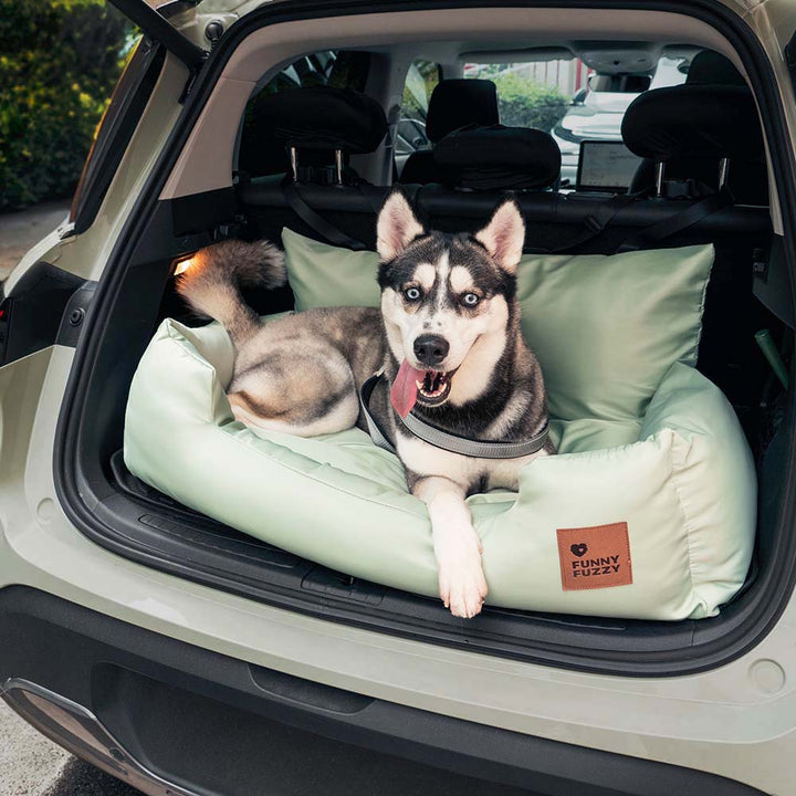 Gemütlicher Hundebett-Autositz, gepolstert, wasserabweisend & mit Gurten für mittelgroße Hunde.