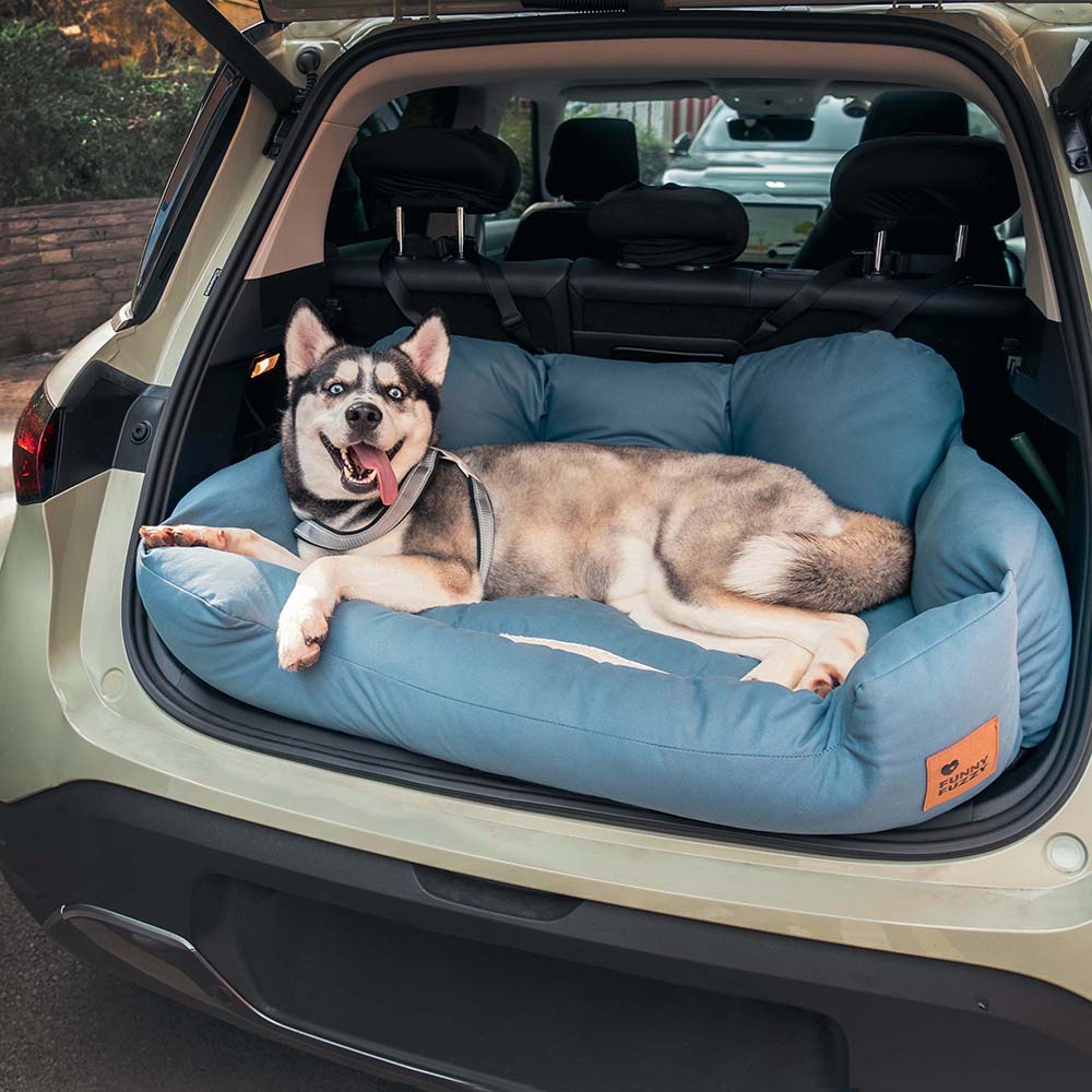 Hundeautositz mit festem Halt durch Gurte & komfortable Polsterung. Ideal für längere Fahrten.