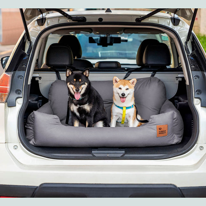 Sicherer Hundeautositz, gepolstert, für große Hunde. Autozubehör für entspannte Hundereisen.