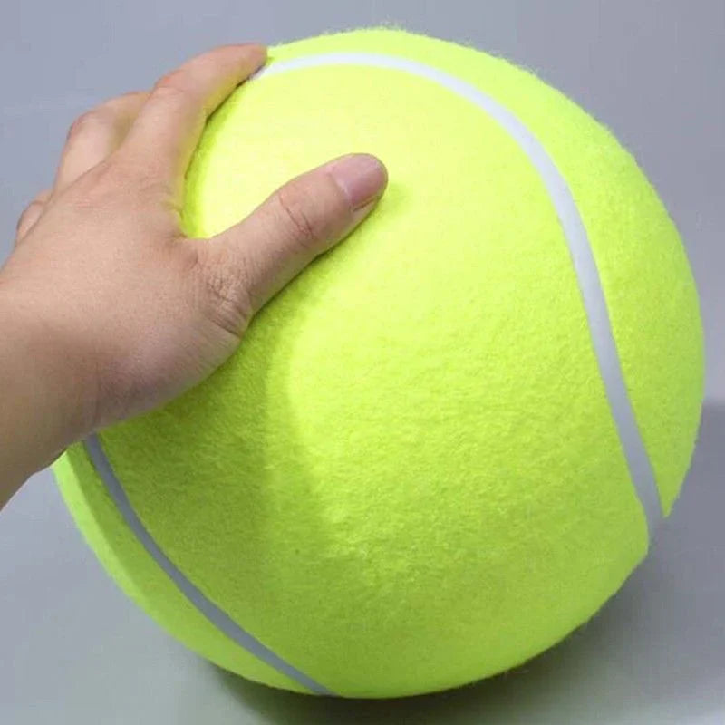 Langlebiger 24 cm XL Tennisball aus robustem Material. Ideales Outdoor-Hundespielzeug für Apportieren und Spielspaß.
