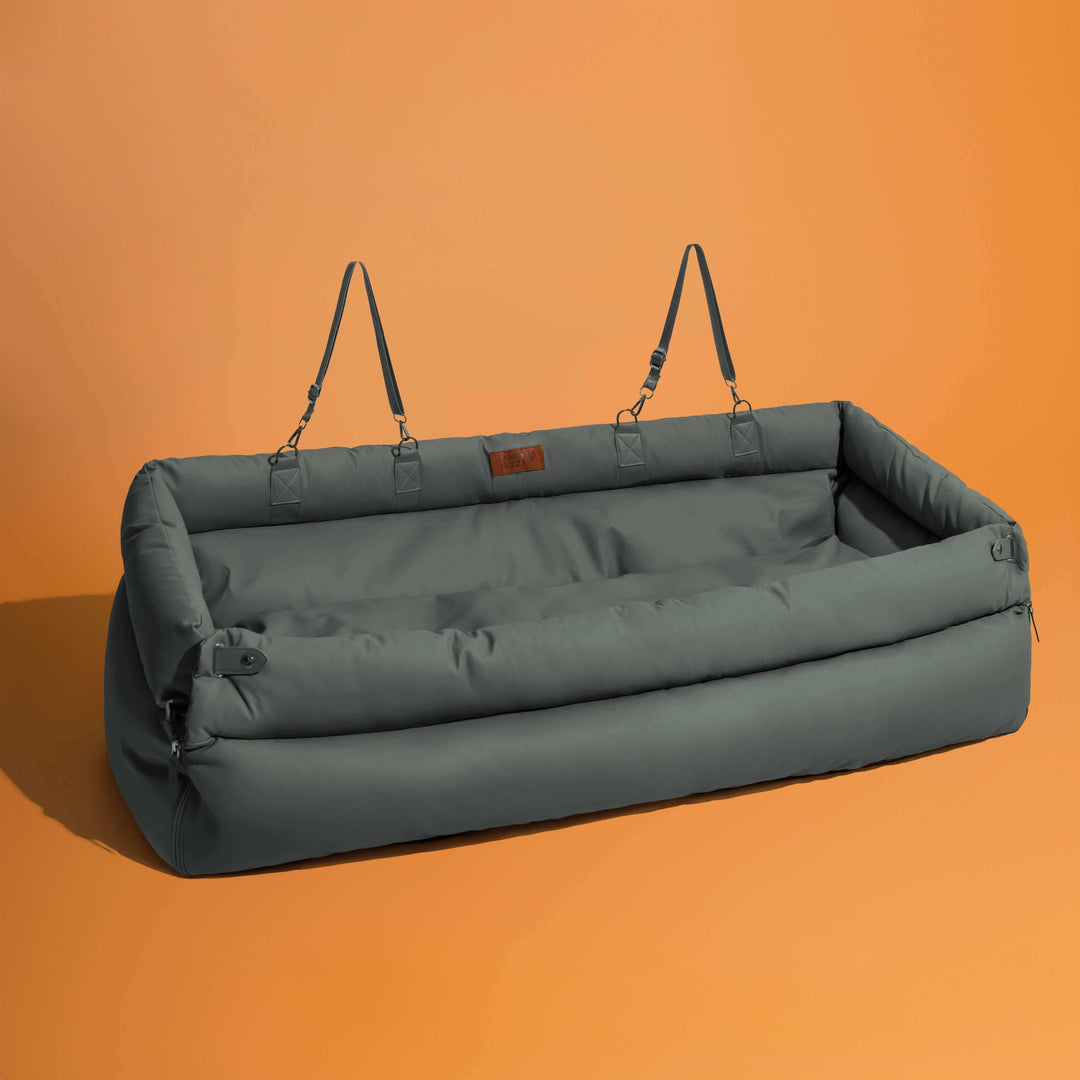 Großes Kunstleder Hundeautositz-Sitzbett, von oben gesehen, luxuriöses Reisebett.