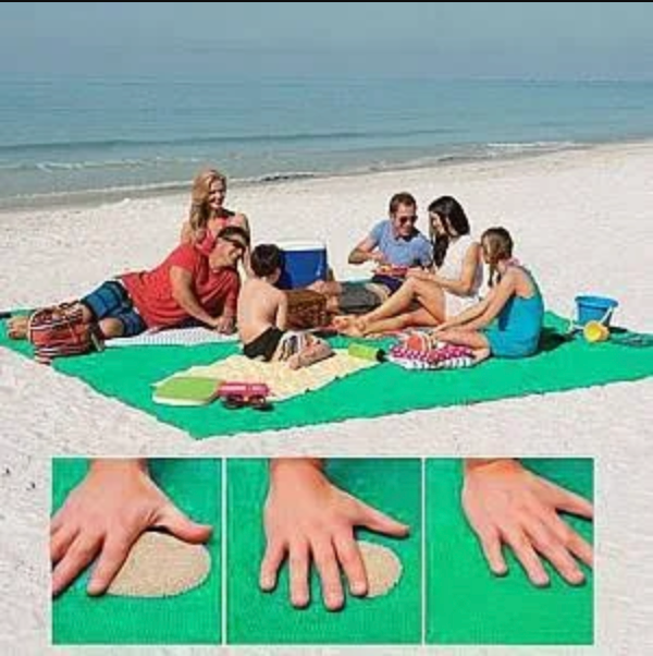 Praktisches, sandfreies Strandtuch, leicht und groß, für unkomplizierte Sommertage im Freien.