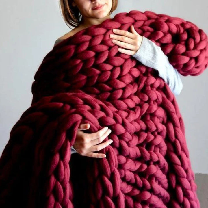 Unendlich weiche Grobstrickdecke, super warm, handgefertigt, perfekt zum Einkuscheln an kalten Tagen.