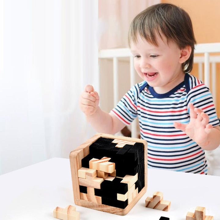 Dieses Geduldspiel aus nachhaltigem Holz ist ein hervorragendes Gehirntraining und Anti-Stress-Spielzeug.