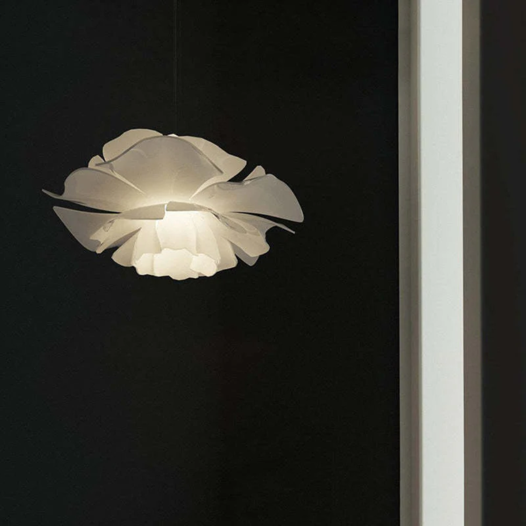 Stilvolle weiße Metall-Blumenlampe, moderne Hängelampe. Ideale Esszimmerbeleuchtung & Wohnzimmerlampe.