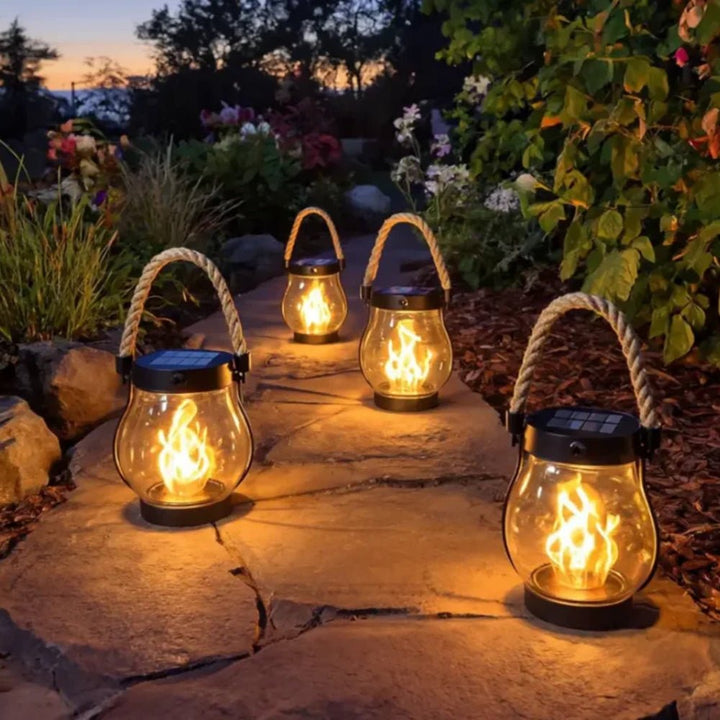 Dekorative Hängelaterne LED mit Flammeneffekt für Balkon, Garten & Terrasse. Schafft gemütliches Außenambiente.