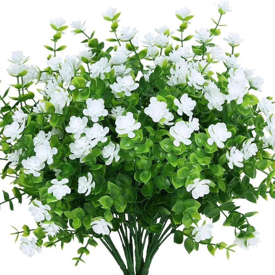 Nahaufnahme: UV-beständige Hängeblumen, die naturgetreu wirken. Perfekte, farbenfrohe Outdoor-Pflanzendeko.