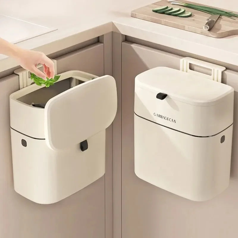 Moderner Hängemülleimer mit Klappdeckel, geruchsdicht & platzsparend für jede Küche.