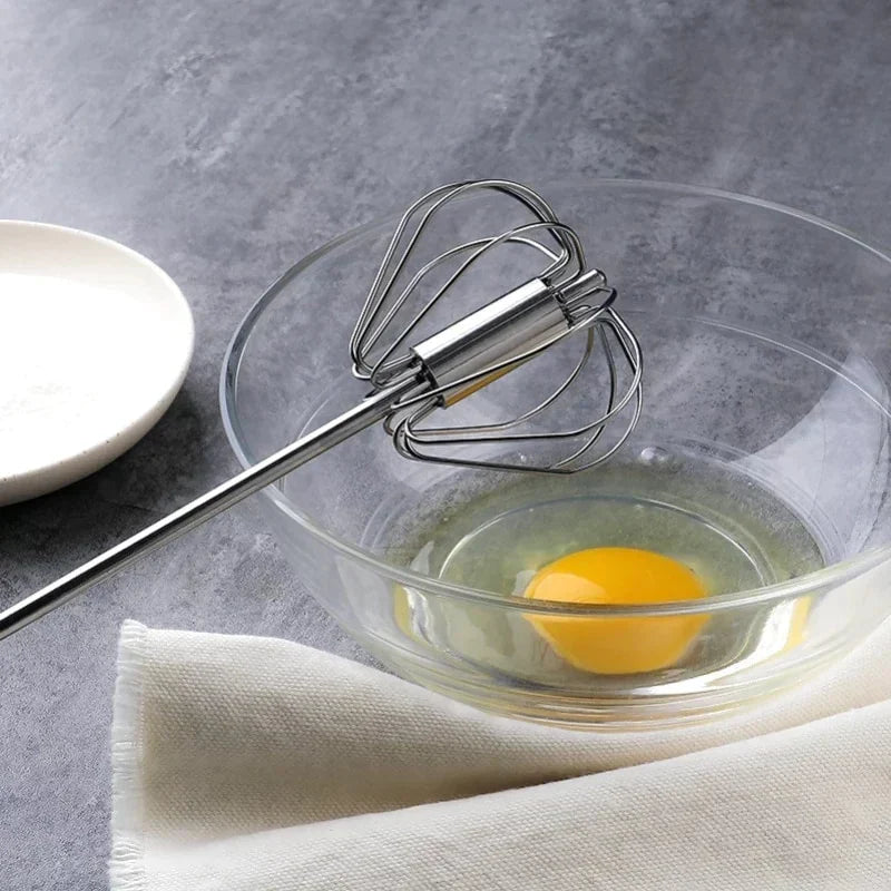 Innovativer halbautomatischer Edelstahl-Schneebesen, perfekt für Backzubehör & Kochen, schnelles Rühren.