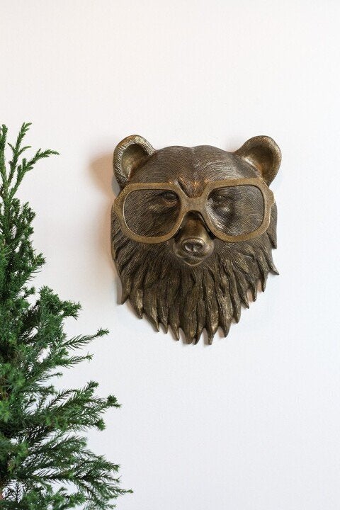 Ästhetischer Hirschkopf als Wanddeko, handbemalte Tierfigur aus Harz. Rustikal-moderne Innendeko.