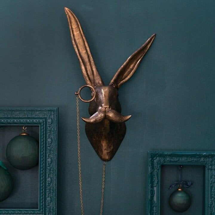 Charmante Tierfigur Hirschkopf aus Harz, handbemalt. Vielseitige Wanddeko, ideal für Innen & Außen.