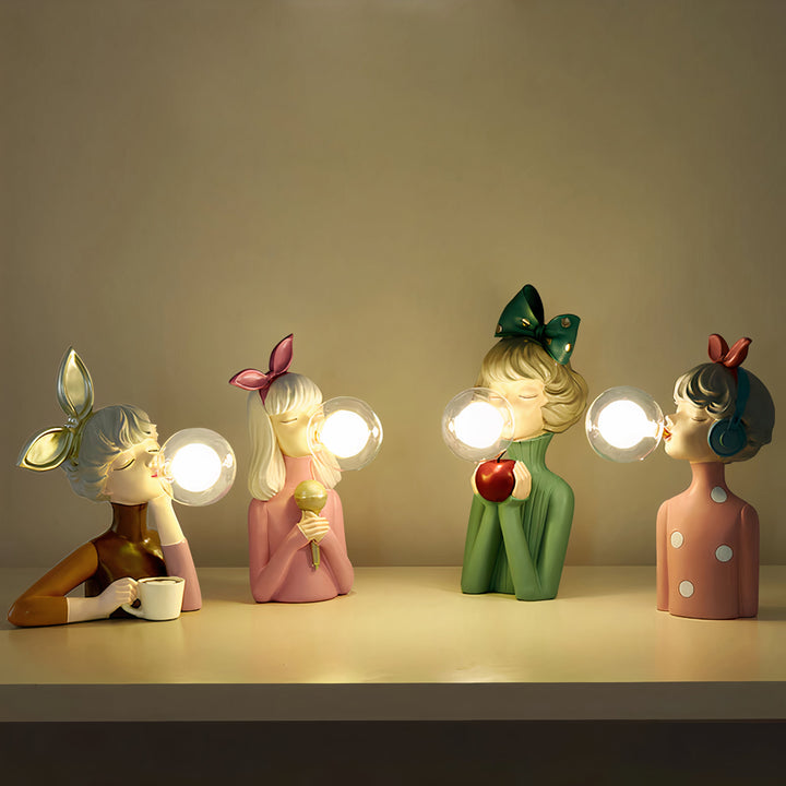 Handgefertigte CraftGlow Tischlampe aus Kunstharz und Glas, stilvolle Beleuchtung für Ihr Zuhause.