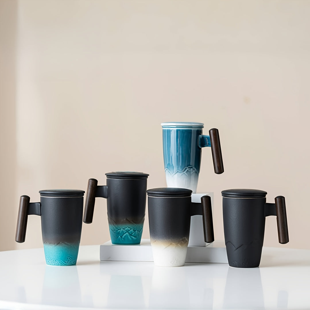 Meisterlich handgefertigte Keramik Teetasse mit integriertem Teesieb & bequemem Holzgriff, retro.
