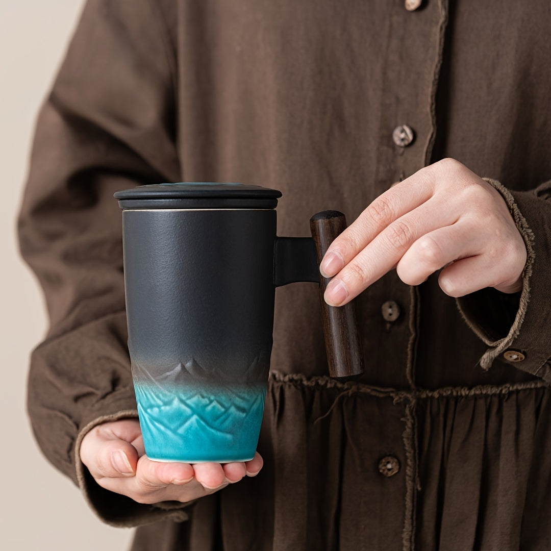 Stilvolle Keramik Teetasse für die Küche, handgefertigt, mit Teesieb & Holzgriff für Genuss.