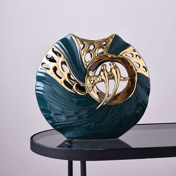 Luxuriöse Keramik Vogelpaar Dekoration, goldgrün, symbolisiert Liebe für elegante Tischdekoration.