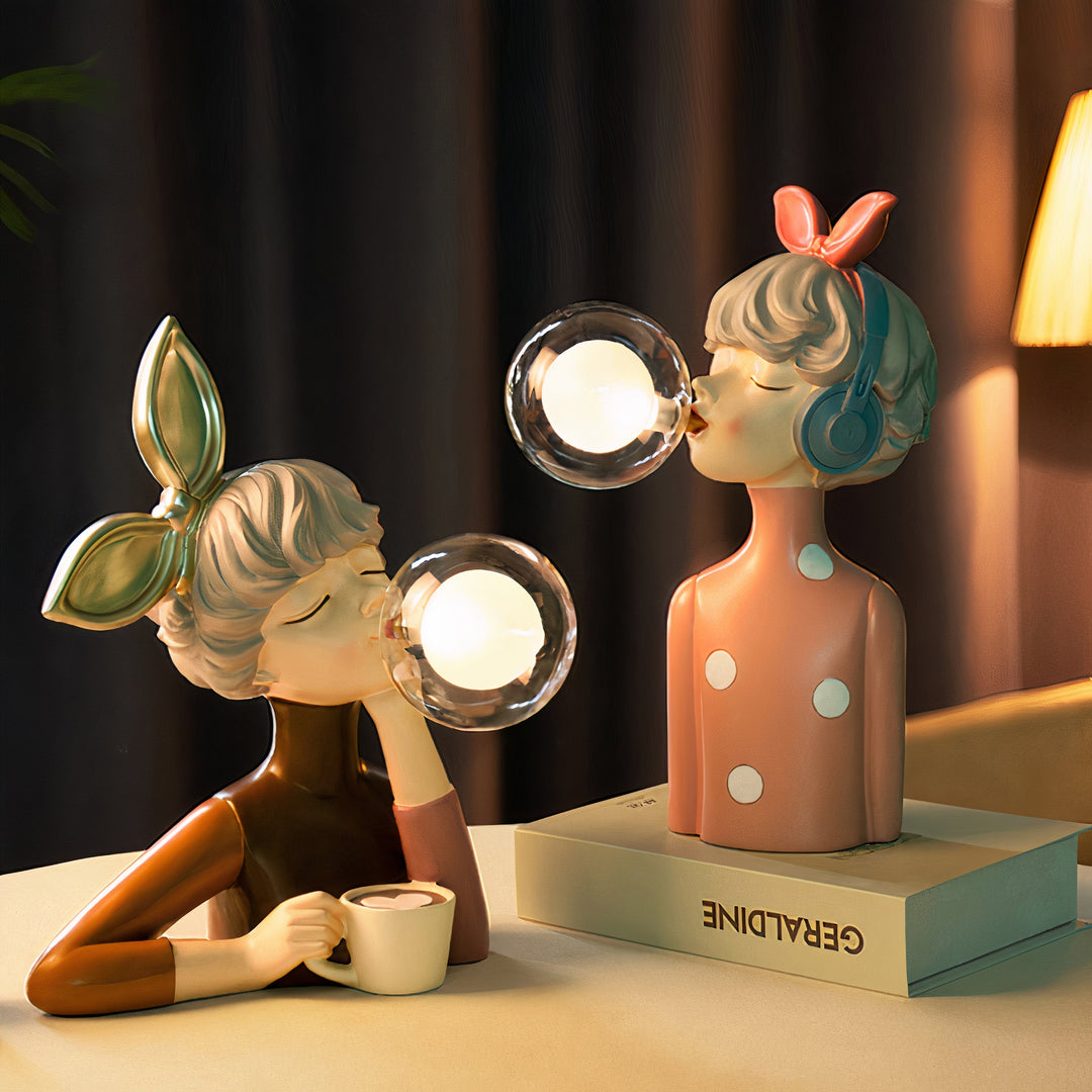 Dekorative handgefertigte Tischlampe für Wohnzimmer. Schafft gemütliches Licht und ein warmes Ambiente.