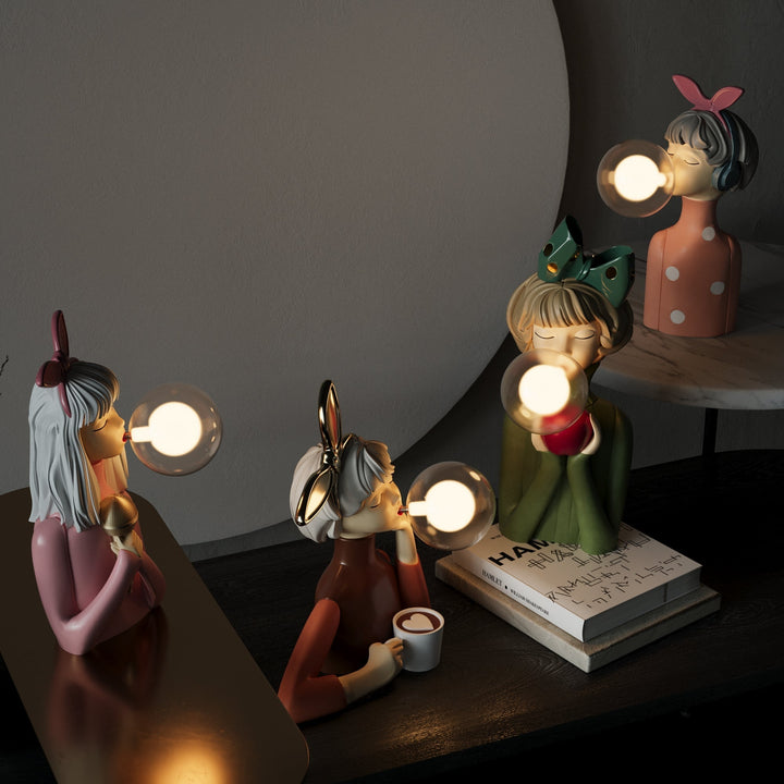 Elegante handgefertigte Glas-Harz-Tischlampe. Perfekt als Nachttischlampe im modernen Schlafzimmer.