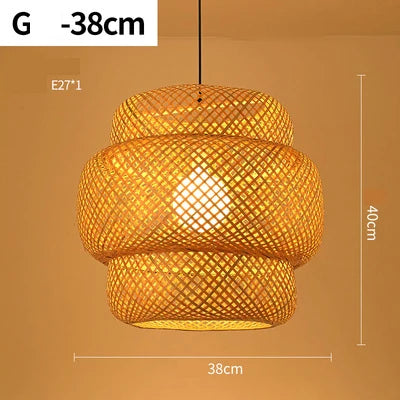 Natürlich geflochtene Rattan Pendelleuchte, bringt gemütliches Licht in Ihr Esszimmer oder Küche.
