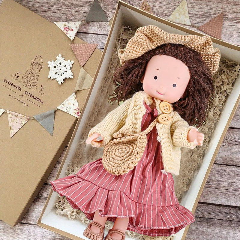 Einzigartige handgefertigte Waldorfpuppe, weiche Stoffpuppe, die zum Spielen, Träumen und Kuscheln einlädt.