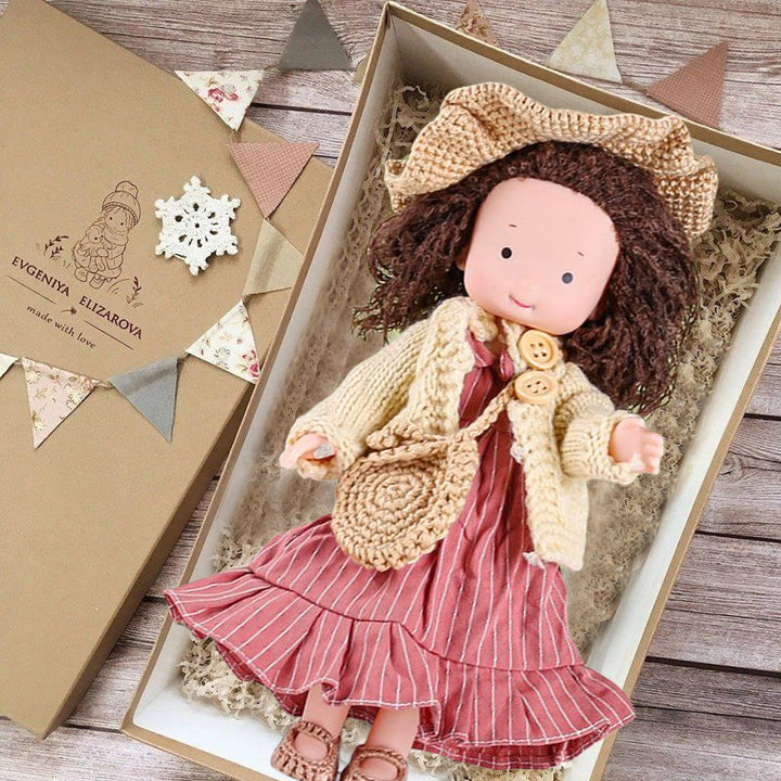 Einzigartige handgefertigte Waldorfpuppe, weiche Stoffpuppe, die zum Spielen, Träumen und Kuscheln einlädt.