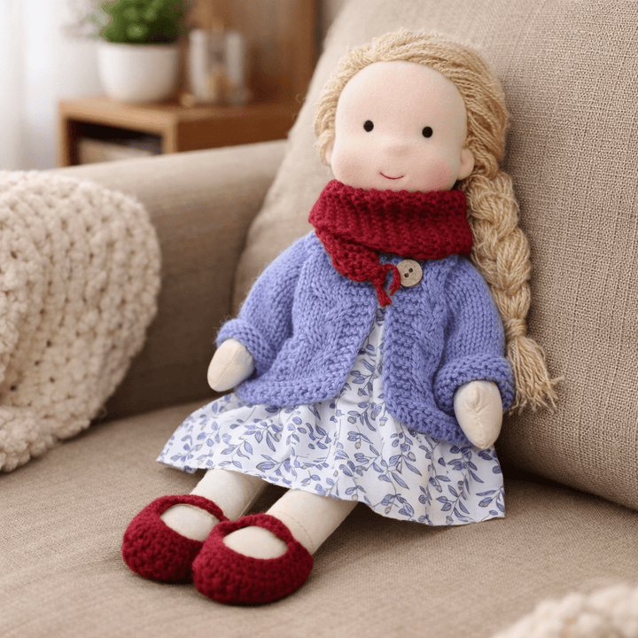 Waldorfpuppe mit schlichtem Design, fördert kreatives Spielen & Fantasie der Kinder.