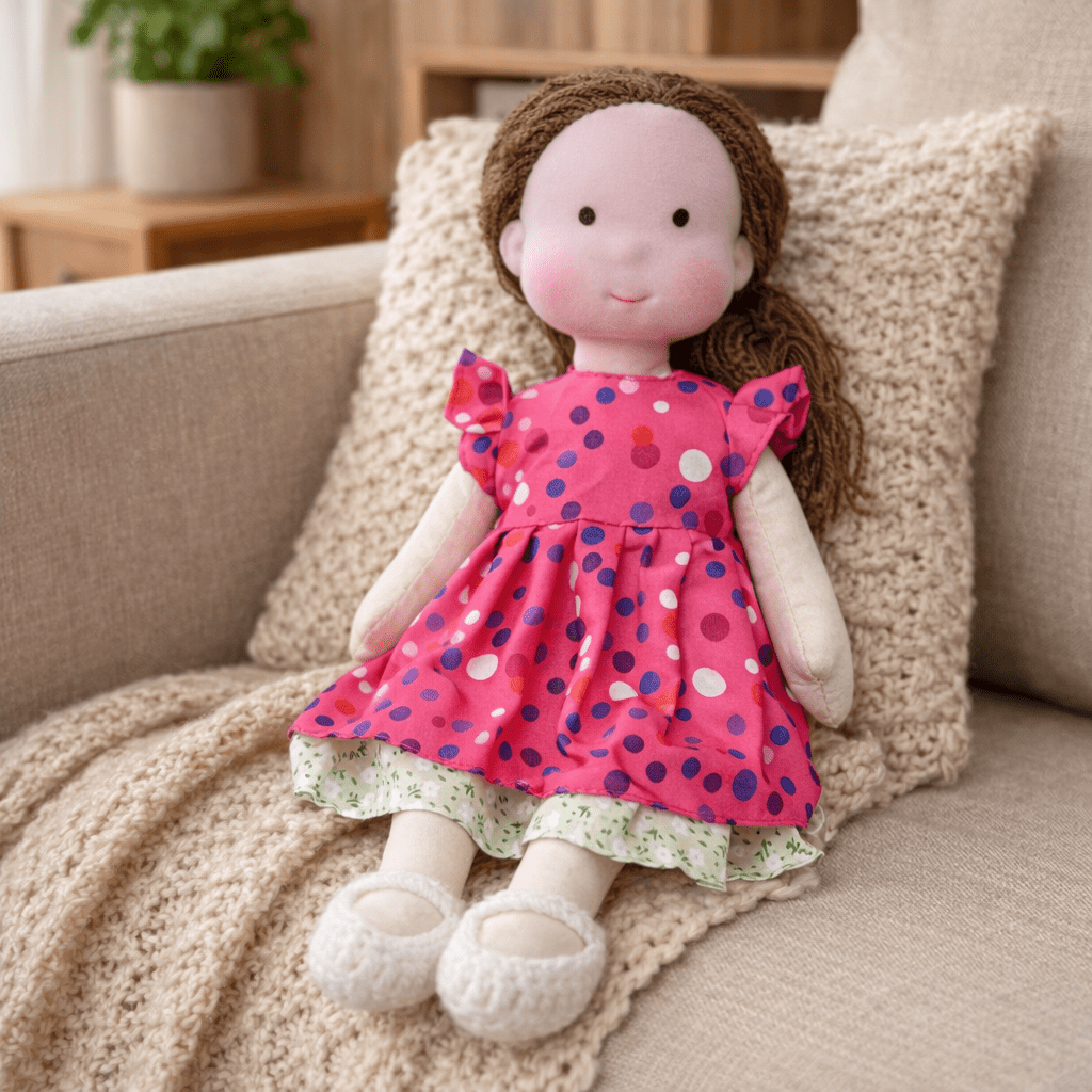 Fantasievolles Spielen leicht gemacht mit dieser weichen Waldorfpuppe aus Baumwolle.
