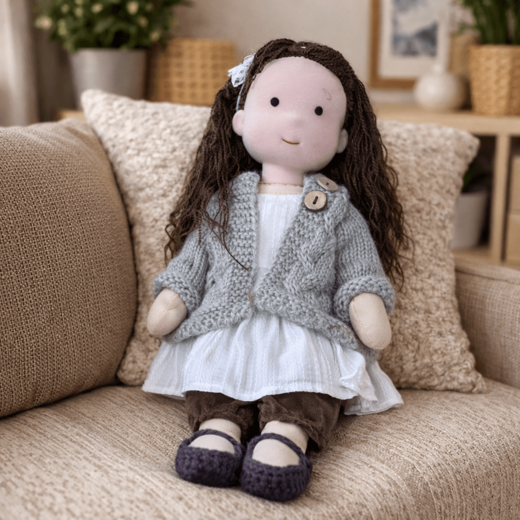Pädagogische Waldorfpuppe, handgemacht, fördert kreatives Denken & Spielen.