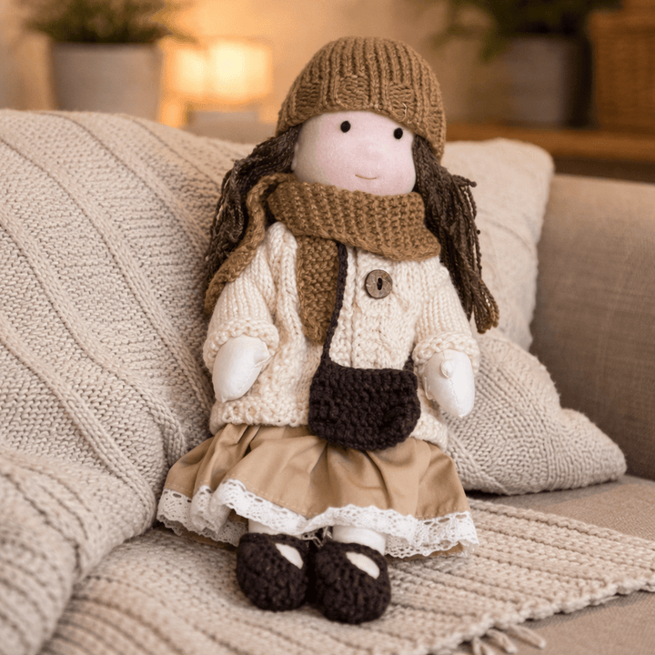 Förderung der Kreativität: Handgemachte Waldorfpuppe für fantasievolles Spielen.