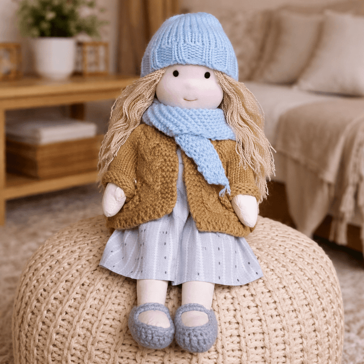 Einzigartige Waldorfpuppe, eine nachhaltige Geschenkidee für kreatives Kinderspiel.