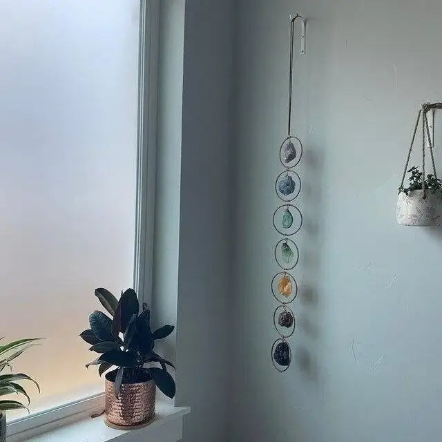 Chakra-Dekoration: Handgefertigter Wandbehang mit Edelsteinen für positive Energie & innere Harmonie.