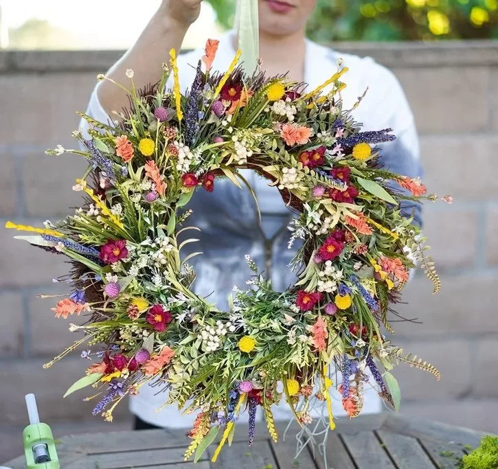 Handgefertigter Texas Wildblumenkranz, lebendige Blumendeko für Ihr Zuhause, frühlingshaft und einladend.