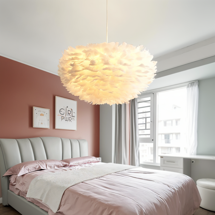 Einzigartiger, handgefertigter Kronleuchter; verstellbare Pendelleuchte mit ästhetischem, flaumigem Design.