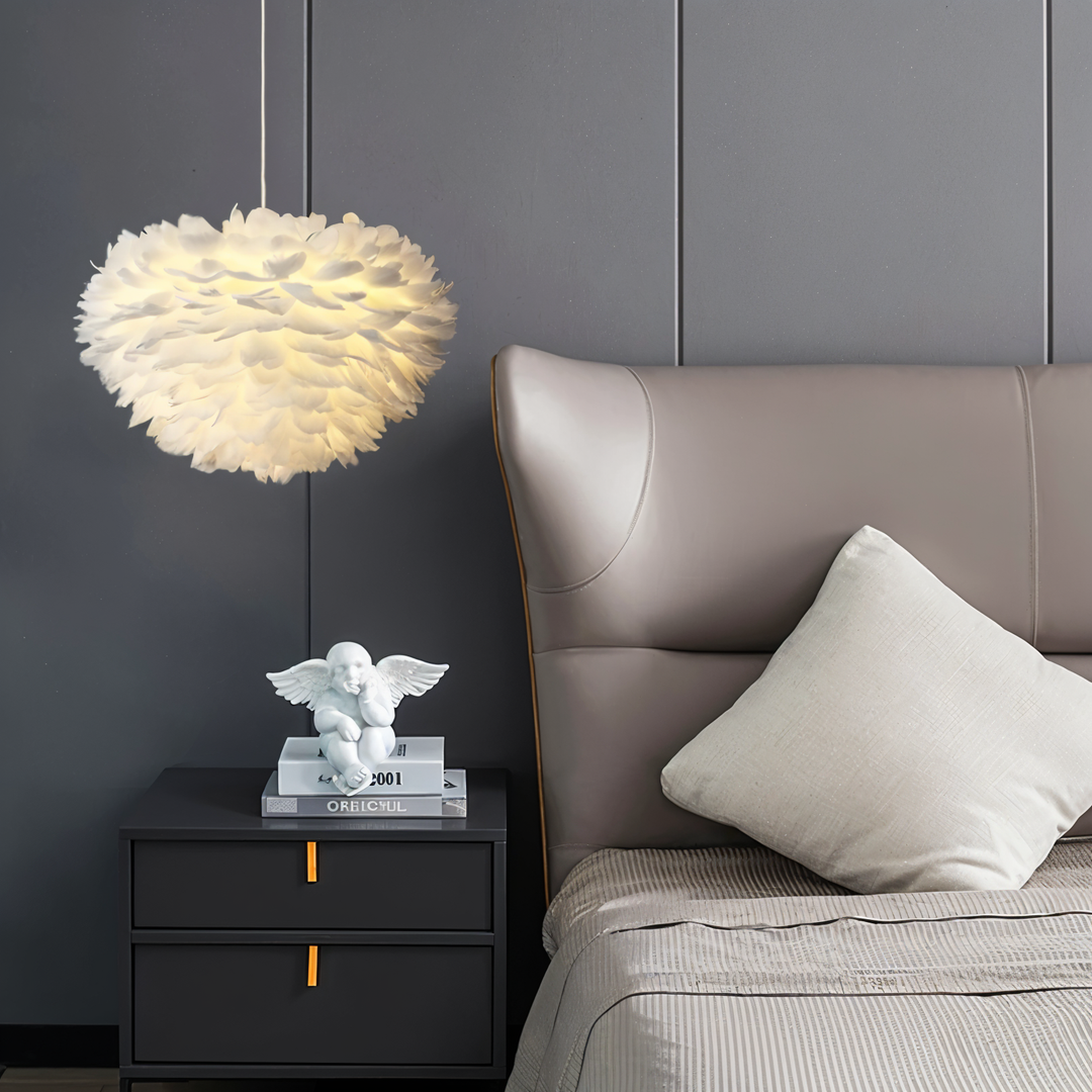 Ästhetischer Kronleuchter mit flaumigem Design; handgefertigte, verstellbare Pendelleuchte für dekoratives Licht.