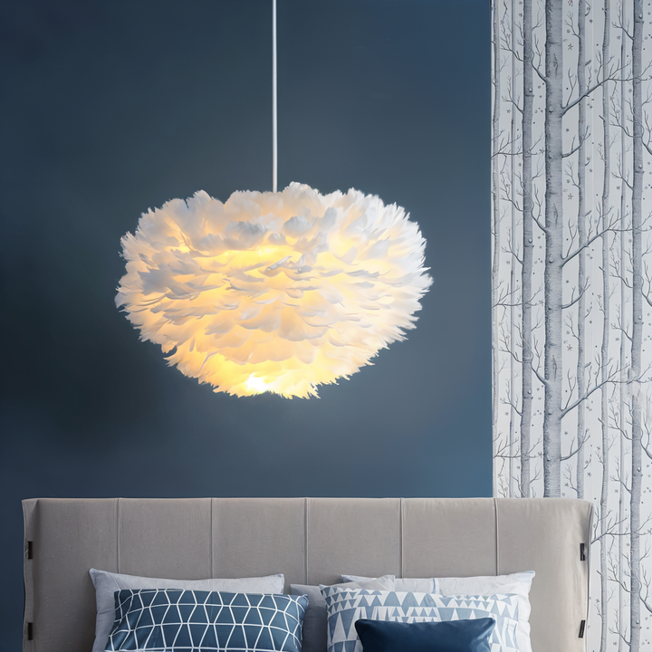 Elegante Schlafzimmerlampe: Handgefertigter, verstellbarer Kronleuchter; ästhetische Pendelleuchte mit Flaum-Effekt.