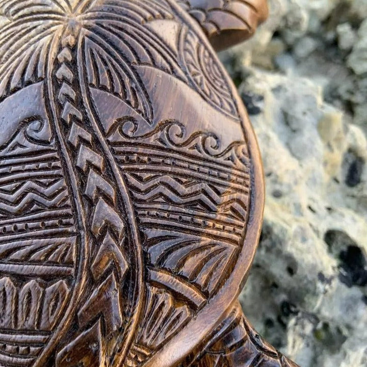 Dekoratives Hawaii-Schildkröten-Harz Ornament als stilvolles Wohnaccessoire, handgefertigt.