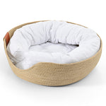Korb + luxuriöses weißes Bett