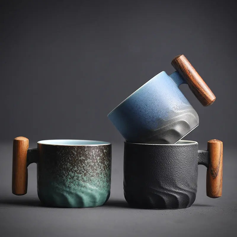 Handgemachte Kaffeetasse mit einzigartigem Holzgriff. Perfekt für Kaffee, Tee oder Espresso. Ein Unikat für Genießer.